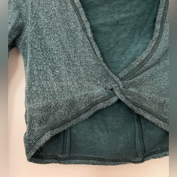 Urban Outfitters Twist Top Size Medium - Picture 3 of 5